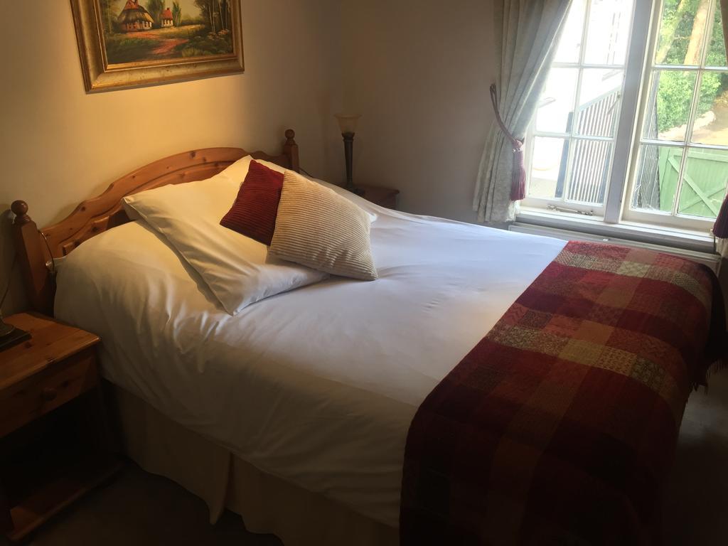 The Winchfield Inn Eksteriør billede