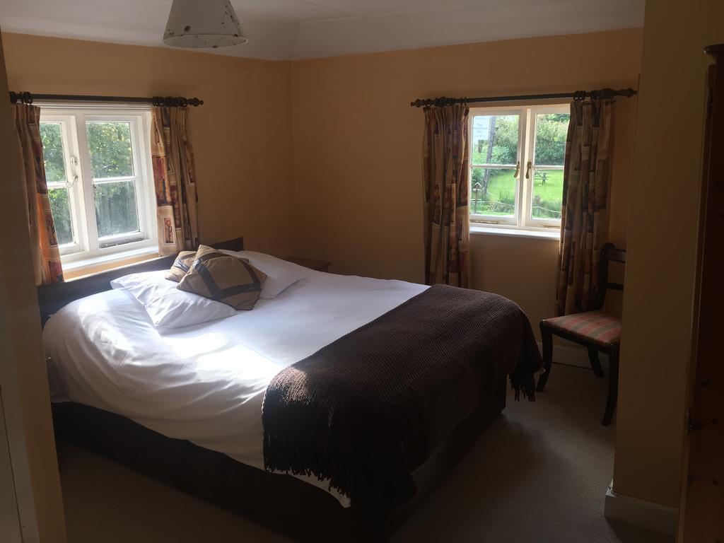 The Winchfield Inn Eksteriør billede