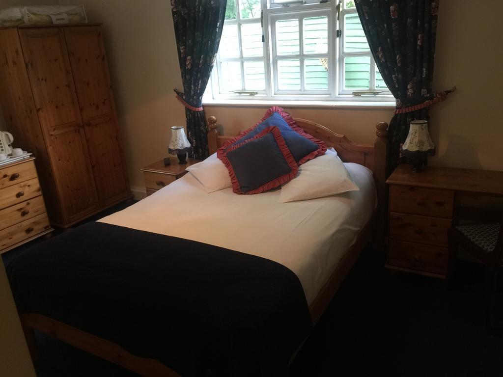 The Winchfield Inn Eksteriør billede