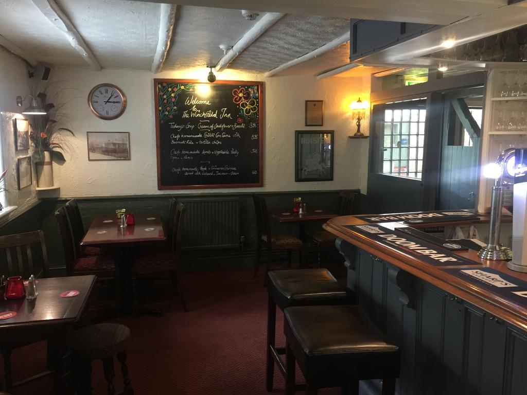 The Winchfield Inn Eksteriør billede